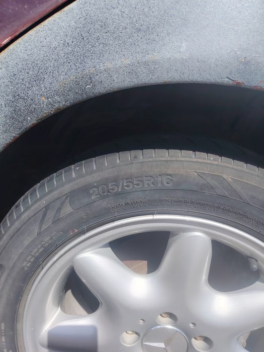 Продам 4 диска на Мерс  с  резиной.