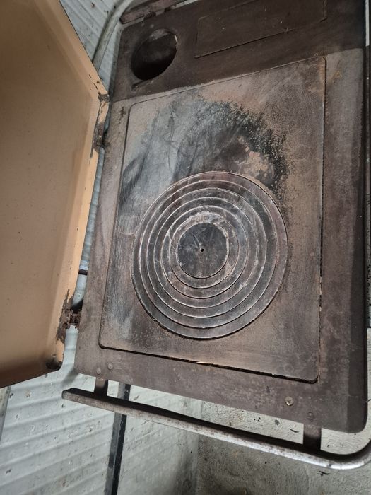 Vând soba pe lemne.