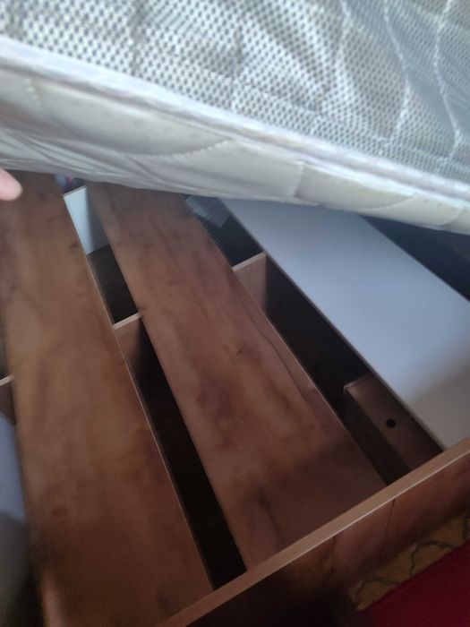 Продам двуспальную кровать с матрасом