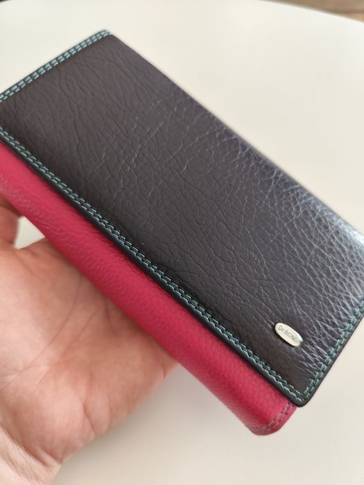 Дамски портфейли