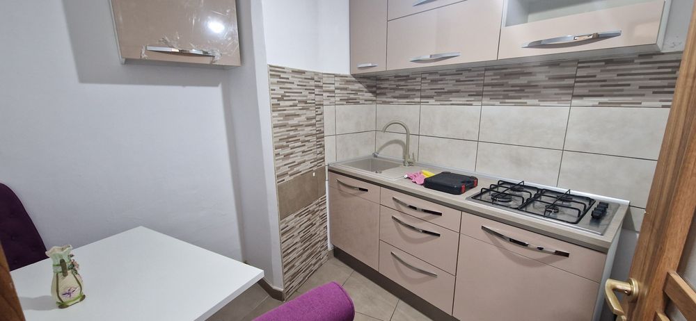 Închiriez garsoniera Nufarul