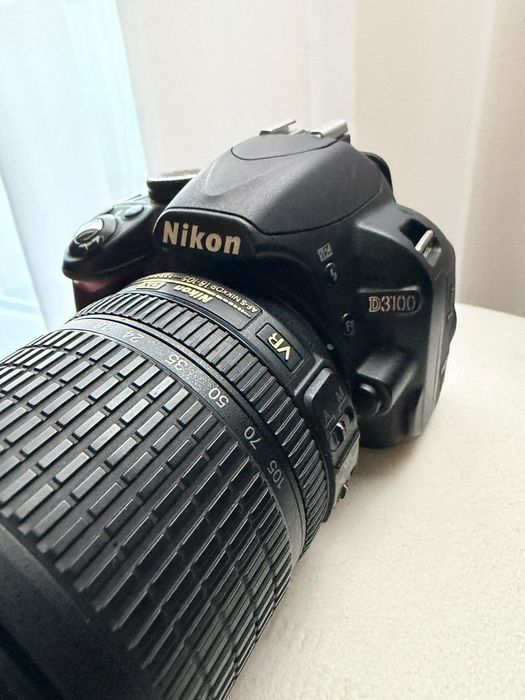 Фотоапарат Nikon D3100 с обектив