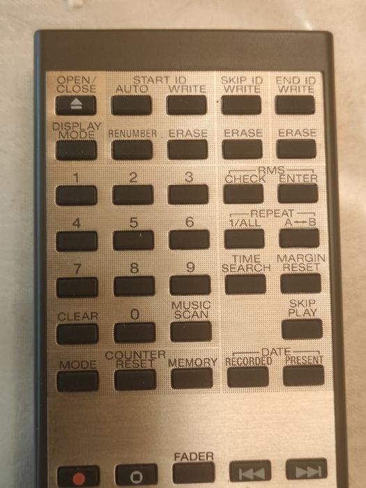 Telecomanda  SONY  Digital Audio Tape Deck DAT model: RM-D77A/D