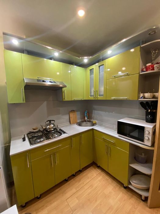 Угловой кухонный гарнитур.