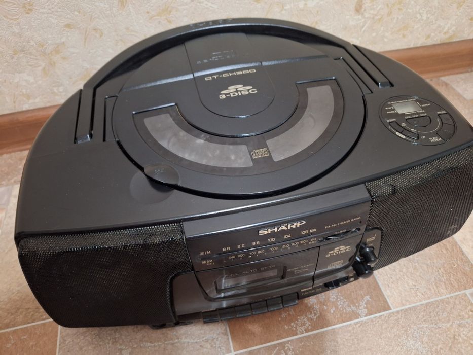 Магнитофон SHARP.