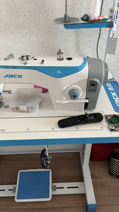 Продается швейная машина Jack, работает идеально