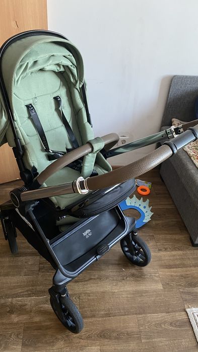 Детская прогулочная коляска