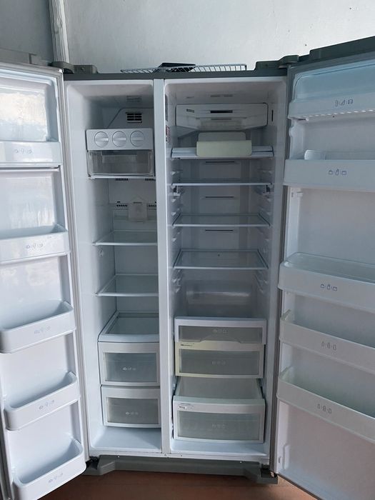 Холодильник и полка под телевизор б/у