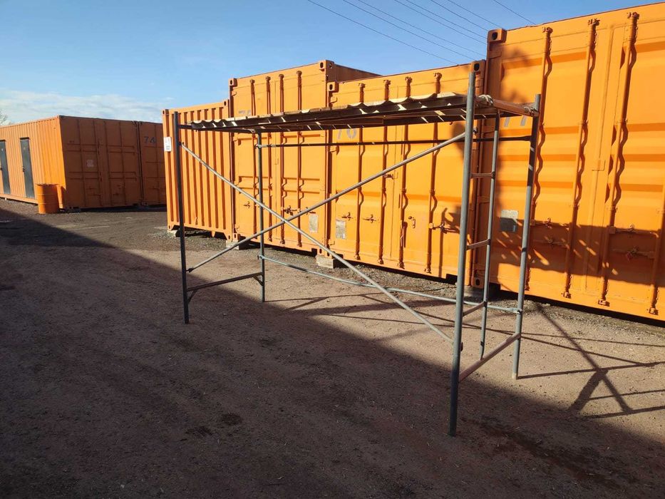 Строительные леса, фасадные работы, вышка тура, монтажные работы.