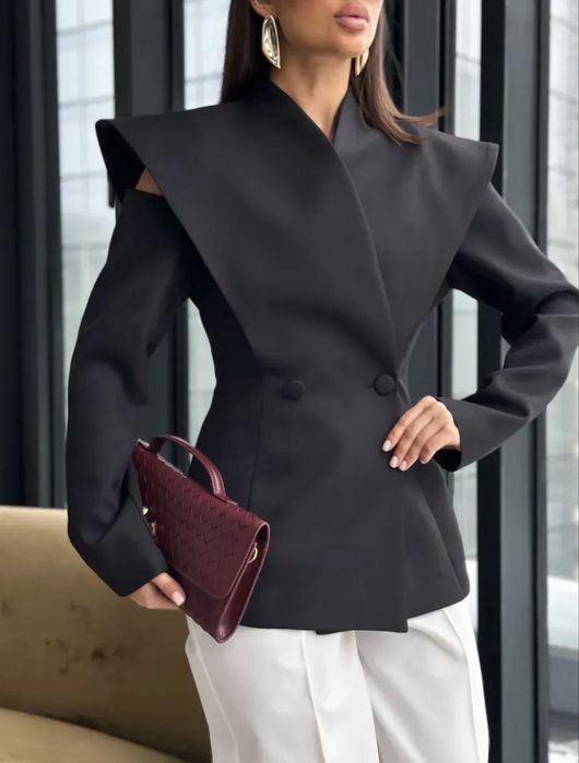 Пиджак очень выгодно