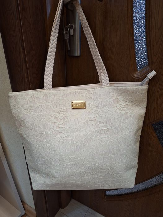 Елегантна дамска бяла чанта