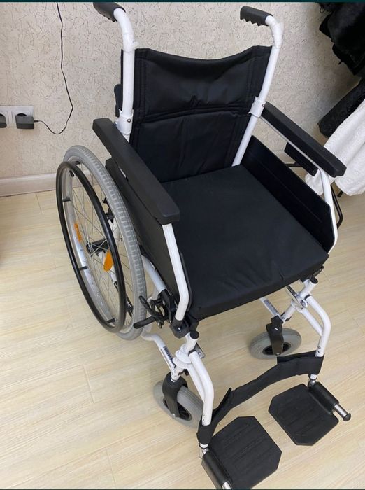 Прокат.Инвалидная коляска,костыли, ходунки  .