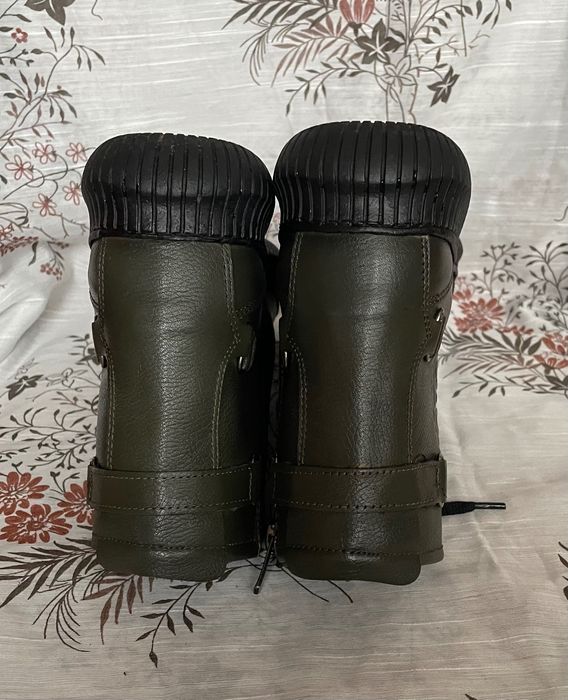 Маслинено зелени боти