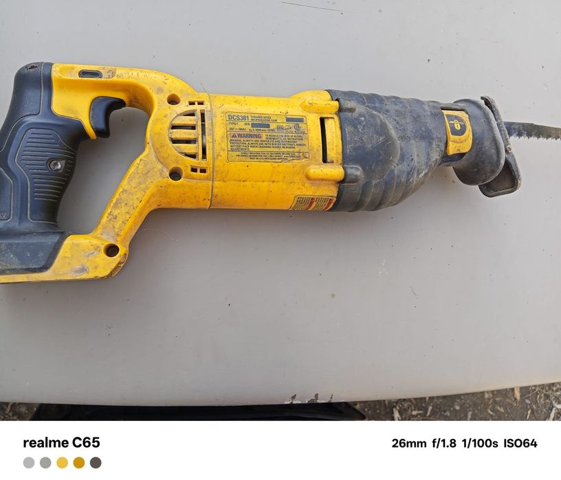 Сабельная пила дэволт