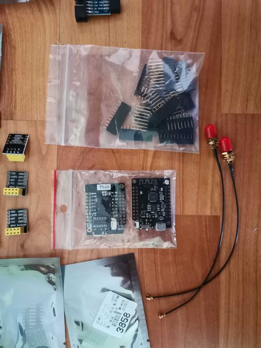 Kit Module radio ESP32 ESP8266 LORA ZigBee + traf curent etc Sibiu • OLX.ro