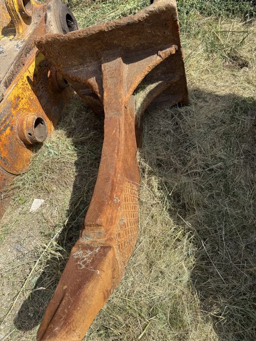 Продам  клык-рыхлитель на экскаватор