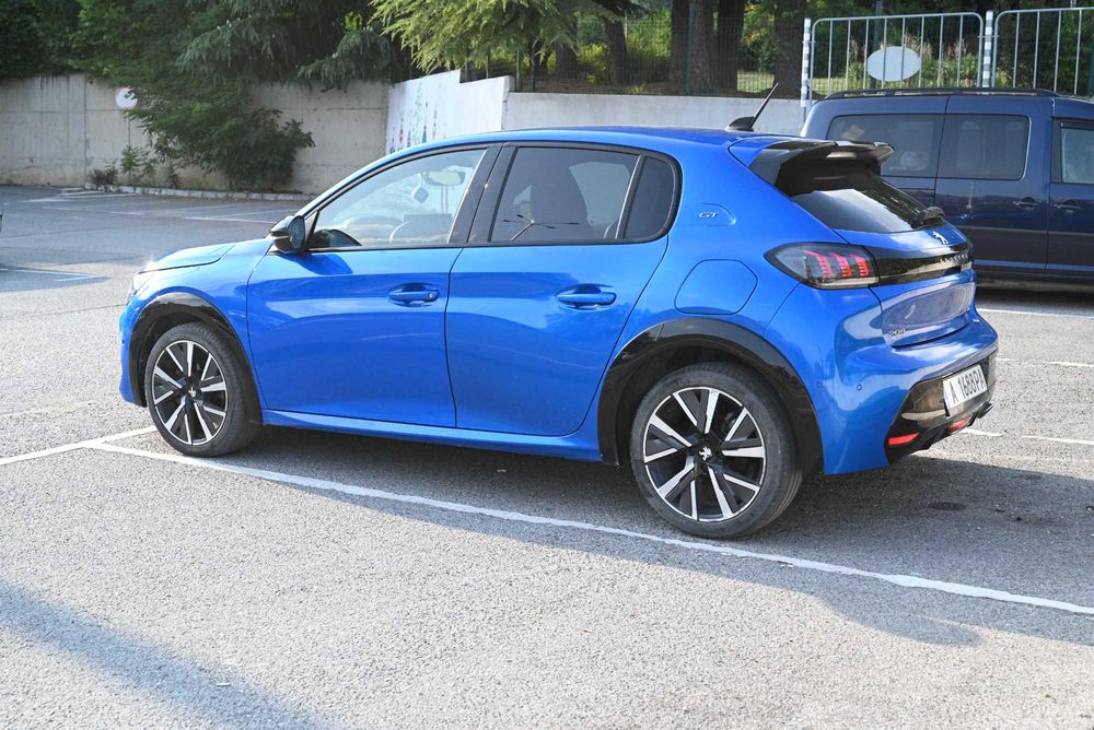 продава се PEUGEOT 208 GT-line 2022 година