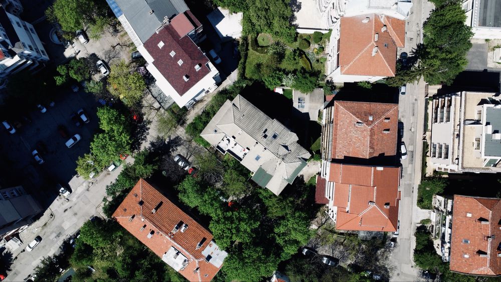 Заснемане на покриви с дрон преди/по време / след ремонт