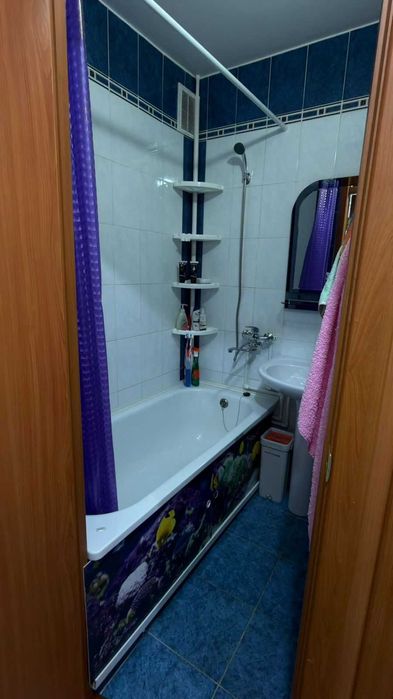 Сдам 2 комнатную квартиру, 6 мкр., дом 50