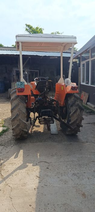 Vând tractor Fiat 420