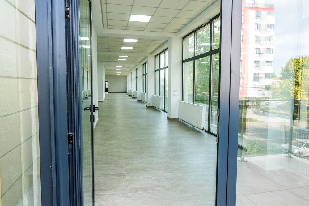 Închiriem Spațiu Et.1,240 m.p.. Zona Amaradia