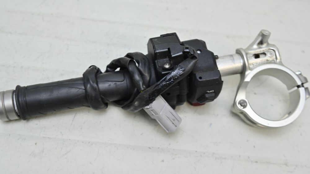 Semighidon Dreapta Cu Maneta Acceleratie Si Bloc Comenzi Ducati