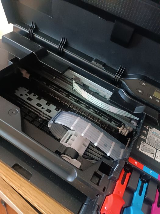 Продам принтер на запчасти