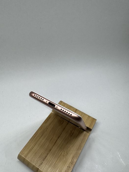 Apple iPhone 8 Gold Neverlocked ca nou