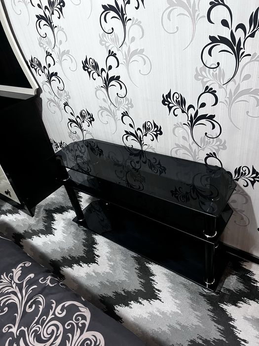 Стеклянная подставка для телевизор