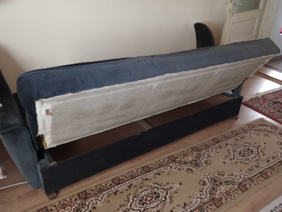 Mobila de sufragerie din lemn masiv si canapea cu 2 fotolii