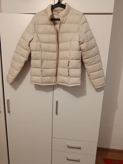 Vând geaca dama bej