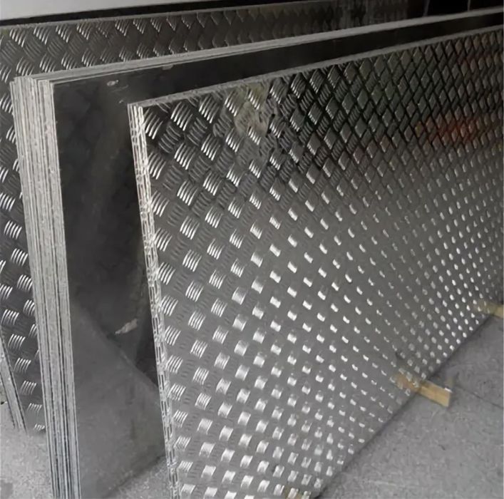 Листы алюминиевые рифленые и гладкие по лучшей цене!