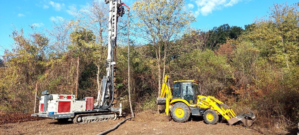 inchirem buldoexcavator cu picon , fundatii , demolari