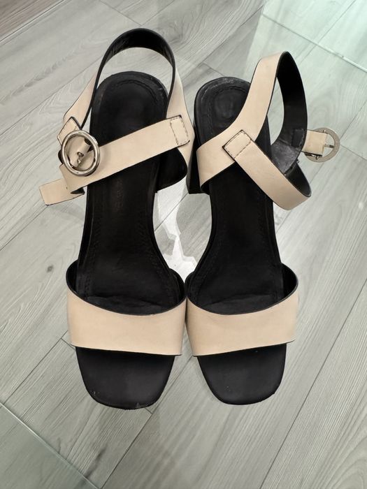 Sandale potrivite pentru marimea 37