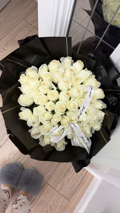 51шт белые розы