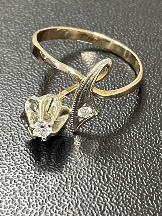 Кольцо золотое 585 пробы с бриллиантами.