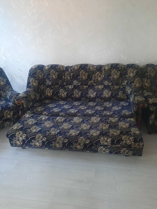 Продам 2 дивана и два кресла