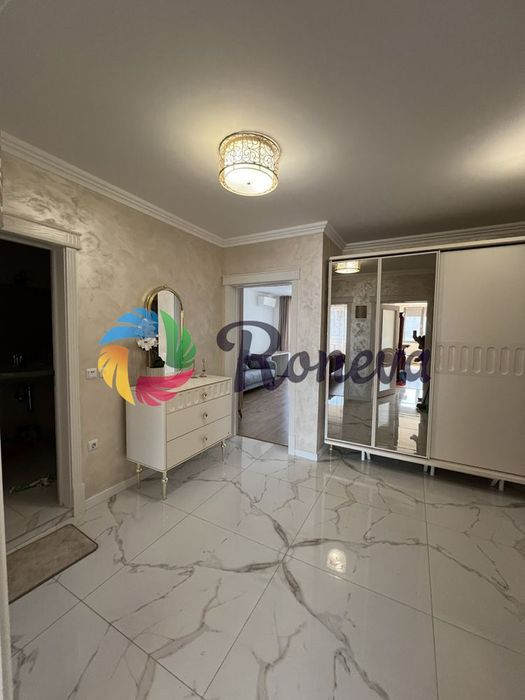 Дава се под наем Тристаен апартамент в Варна, Център - 130 кв.м за 1296.42 € - Снимка #9