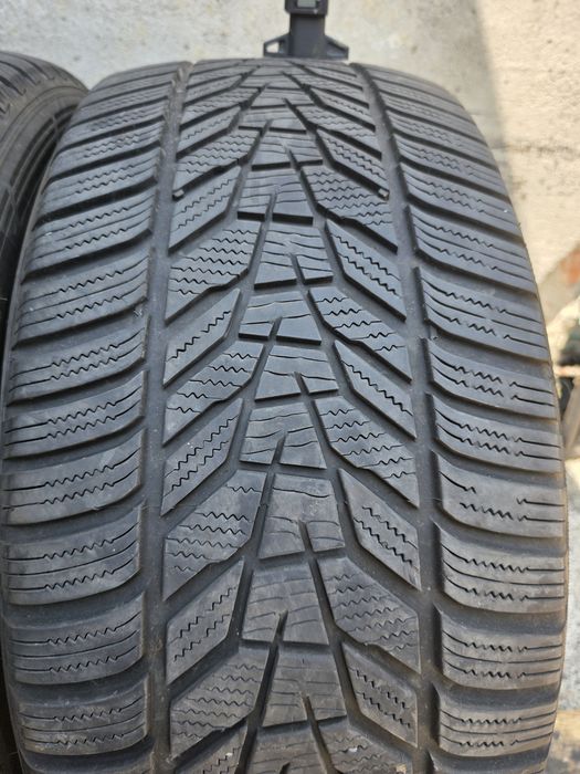 Vand două anvelope de iarna hankook  255 45 18 dot 1824