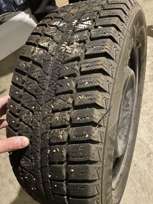 Продам автошины зимние R16