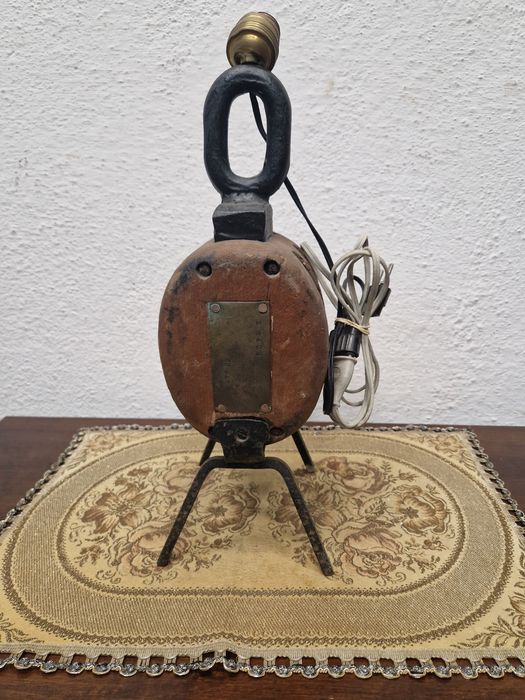 Текелаж лампа с окабеляване