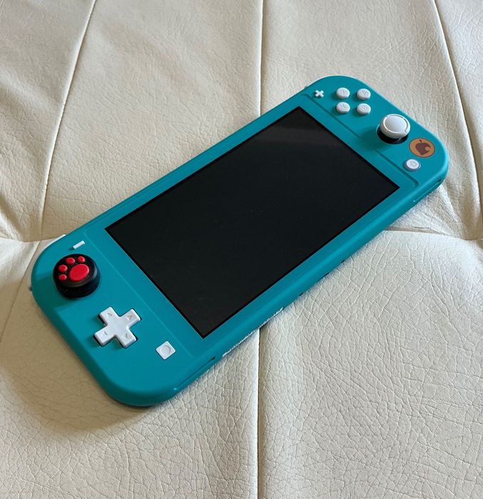 Nintendo Switch Lite + БГ гаранция + подаръци