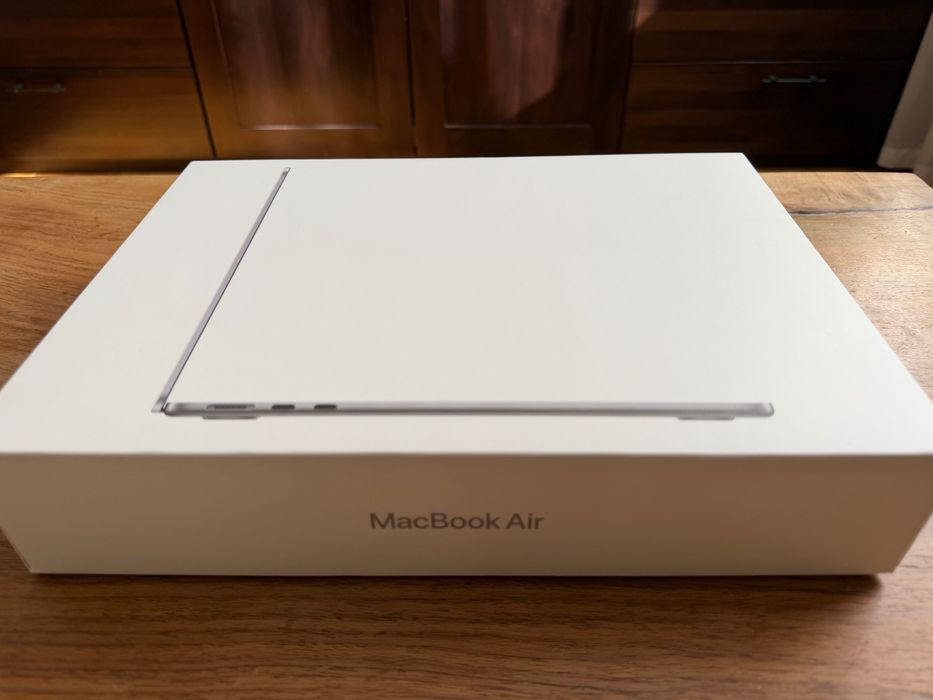 MacBook Air M2 13.6" / 16GB / 512GB – отлично състояние, 88% батерия