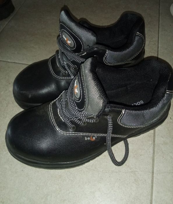 Продам спецботинок