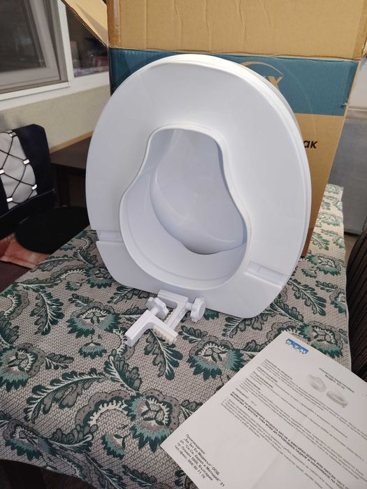 Тоалетна надстройка с капак