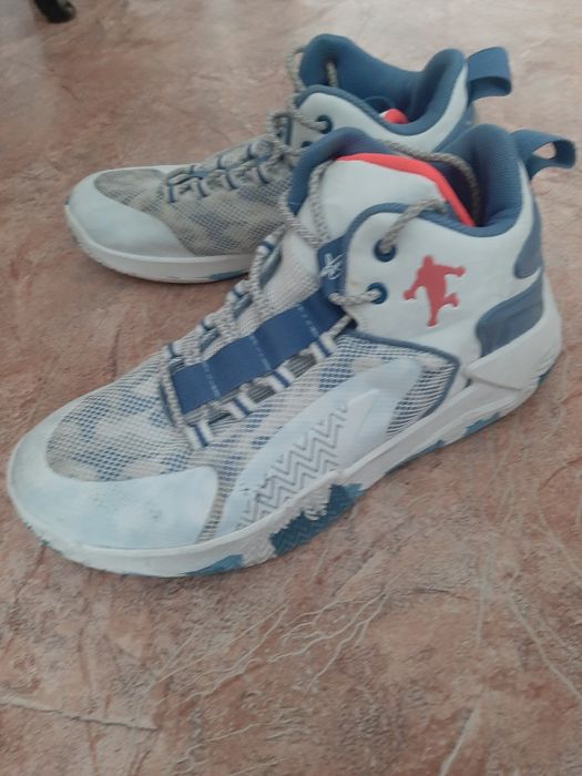 Продам кроссовки