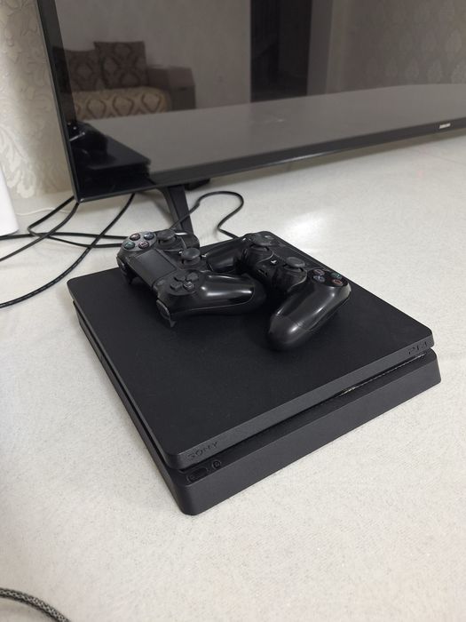 продам ps4 в очень хорошом сотояние