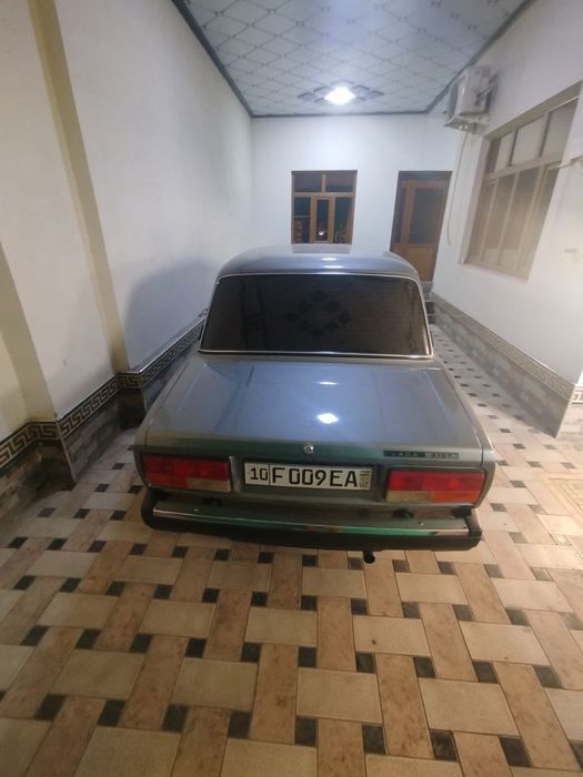 Lada 2107 sotiladi