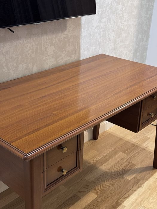 продам рабочий стол качественный