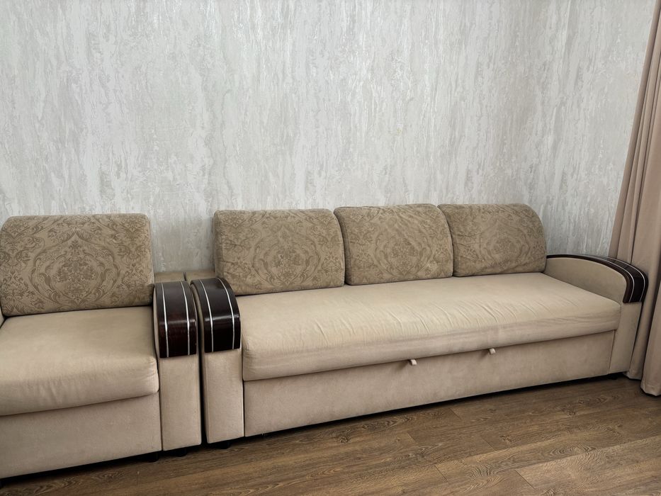 Продам диван с двумя креслами
